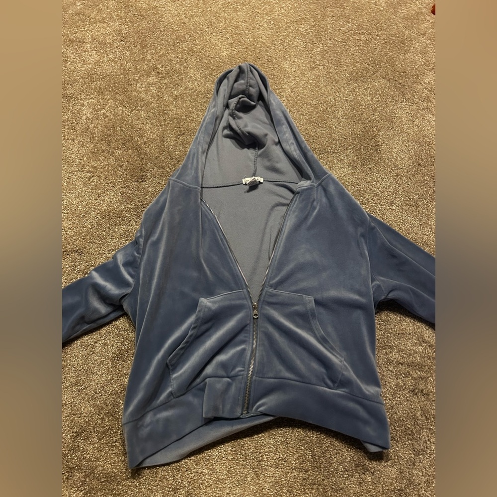 Blue velvet tracksuit set.